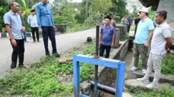 Tinjau Saluran Irigasi Rusak di Lambarih Jurong Raya, Staf Ahli Bupati Aceh Besar: Perlu Mendapat Perhatian