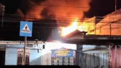 Kebakaran Dua Rumah Warga di Kemili, BPBD Aceh Tengah Kerahkan Empat unit Armada Padamkan Api