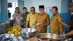 Tinjau SPPG di Parom, Bupati TRK Pastikan Pelayanan MBG Berjalan Sesuai SOP