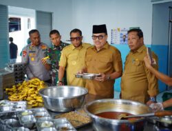 Tinjau SPPG di Parom, Bupati TRK Pastikan Pelayanan MBG Berjalan Sesuai SOP