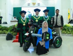 Rektor UIN Ar-Raniry Serahkan Motor Modifikasi untuk Mahasiswa Disabilitas