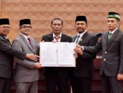 Plt Sekda Aceh dan Pimpinan DPRA Teken Persetujuan Bersama KUA-PPAS Aceh 2027