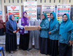 Kunjungi Gampong Aron, Ketua TP PKK Aceh Besar Salurkan Bantuan dan Pantau Pemeriksaan Kesehatan Gratis