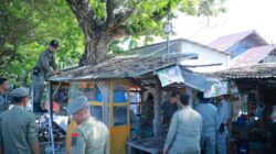Satpol PP dan WH Aceh Besar Bongkar Bangunan Liar di Blang Bintang