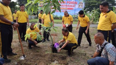Kapolda Aceh Bersama Masyarakat Tanam Pohon untuk Wujudkan Program Green Policing