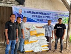 Nazaruddin Dekgam Kembali Salurkan Bantuan Bibit Pertanian kepada Kelompok Tani