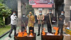 Kejari Aceh Selatan Musnahkan Barang Bukti Tindak Pidana Berkekuatan Hukum Tetap