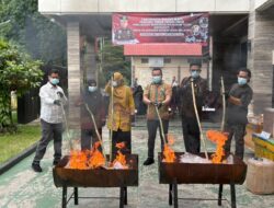 Kejari Aceh Selatan Musnahkan Barang Bukti Tindak Pidana Berkekuatan Hukum Tetap
