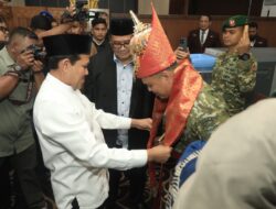 Wagub Dek Fadh dan Forkopimda Sambut Pangdam IM Brigjen TNI Mahesa Fitriadi di Bandara SIM