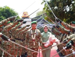 Brigjen TNI Mahesa Fitriadi Jalani Tradisi Penyambutan sebagai Pangdam Iskandar Muda