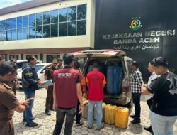 Satreskrim Polresta Banda Aceh Serahkan Dua Pelaku Penimbun BBM Subsidi 600 Liter ke Jaksa