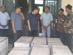 Bupati Pijay Serahkan 14 unit Mesin Dompeng Bantuan KKP Pusat ke Nelayan
